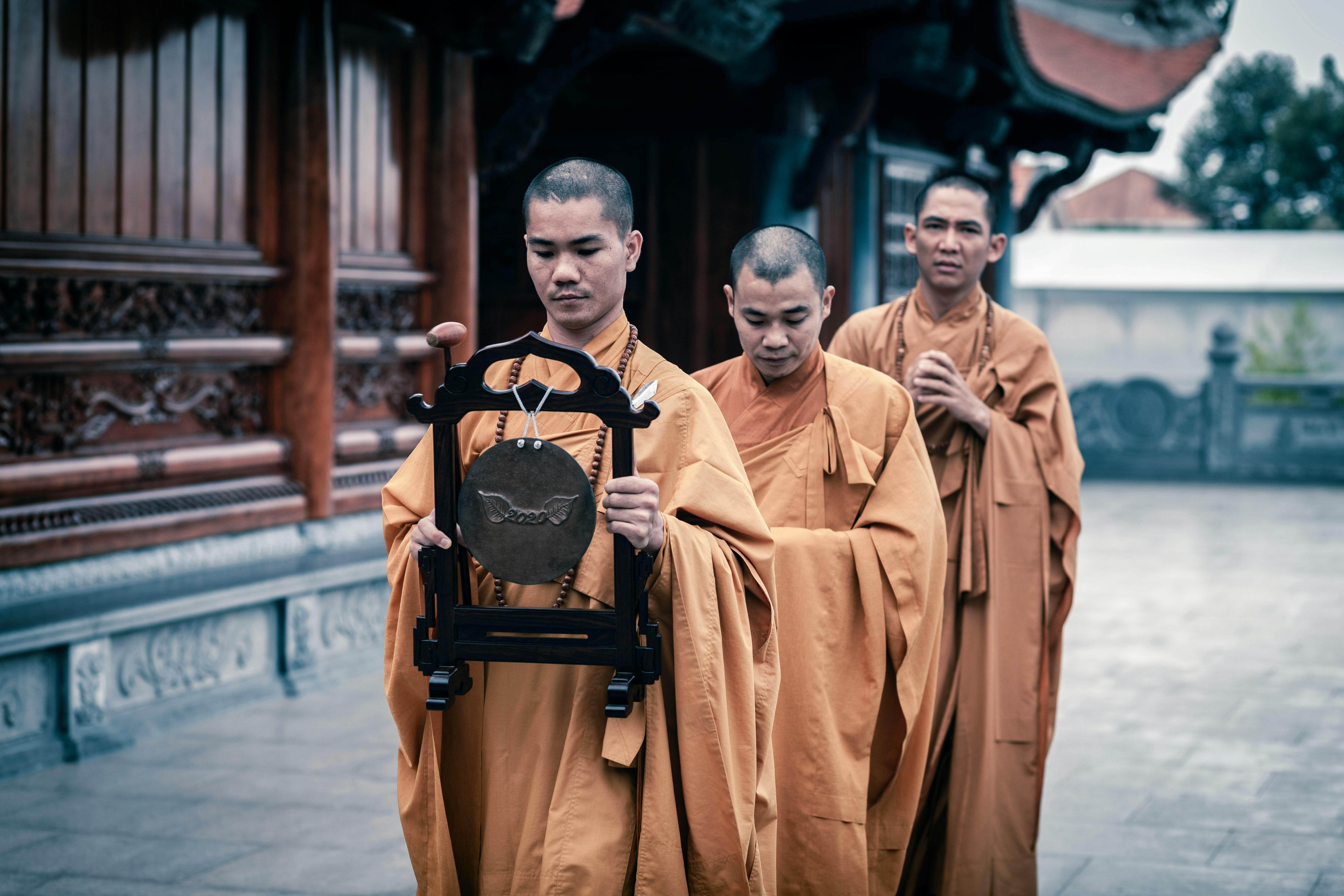 Chon phap tu phu hop voi hoan canh va can tinh hinh anh