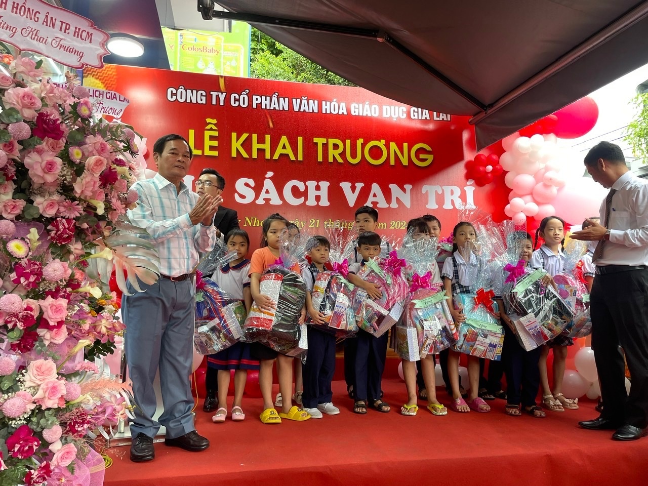 Thanh pho Quy Nhon co them mot nha sach hinh anh