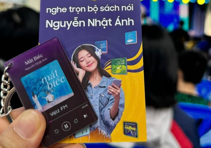 Qua tang thiep sach noi hinh anh