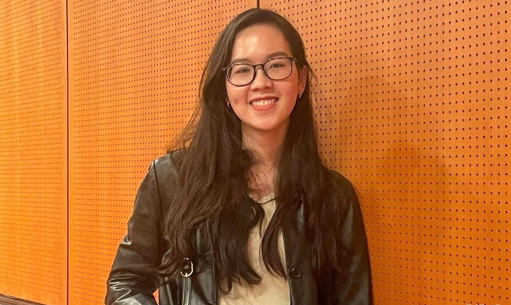 Ly do co gai khong dam nhan la nha van khi lam thu tuc visa hinh anh