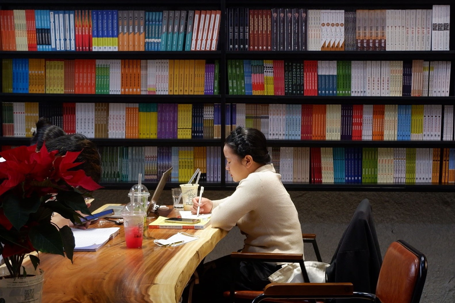 Tram doc cho nguoi yeu sach, dam me tri thuc o TP.HCM hinh anh