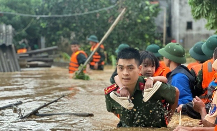 Hoi Xuat ban quyen gop ung ho dong bao bi thiet hai do bao lu hinh anh