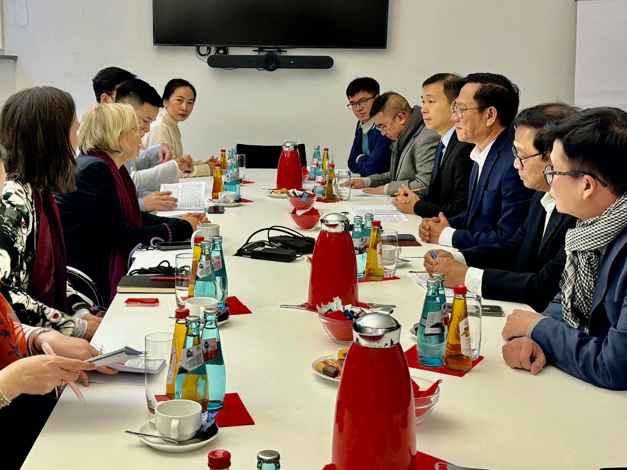 Doan TP.HCM lam viec voi BTC Hoi sach Frankfurt 2024 hinh anh