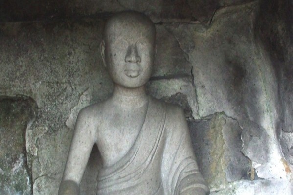 Dung mao vua trieu Ly, Tran theo ghi chep su sach hinh anh