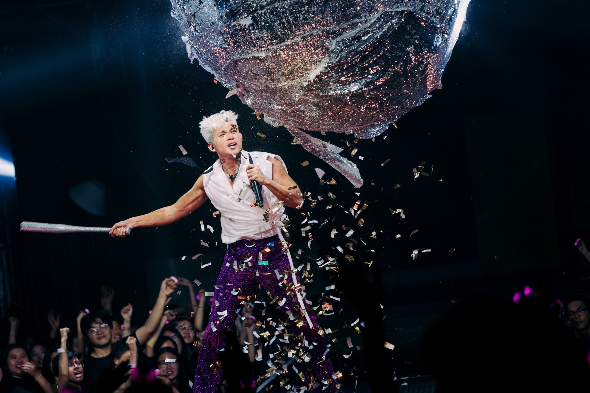 'Harry Potter' khoi day dam me doc sach cua anh tai Jun Pham hinh anh