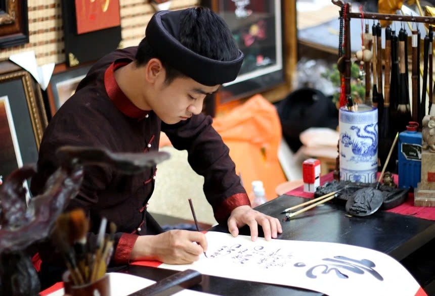 Xin chu ong do tai Le hoi Duong sach Tet At Ty hinh anh