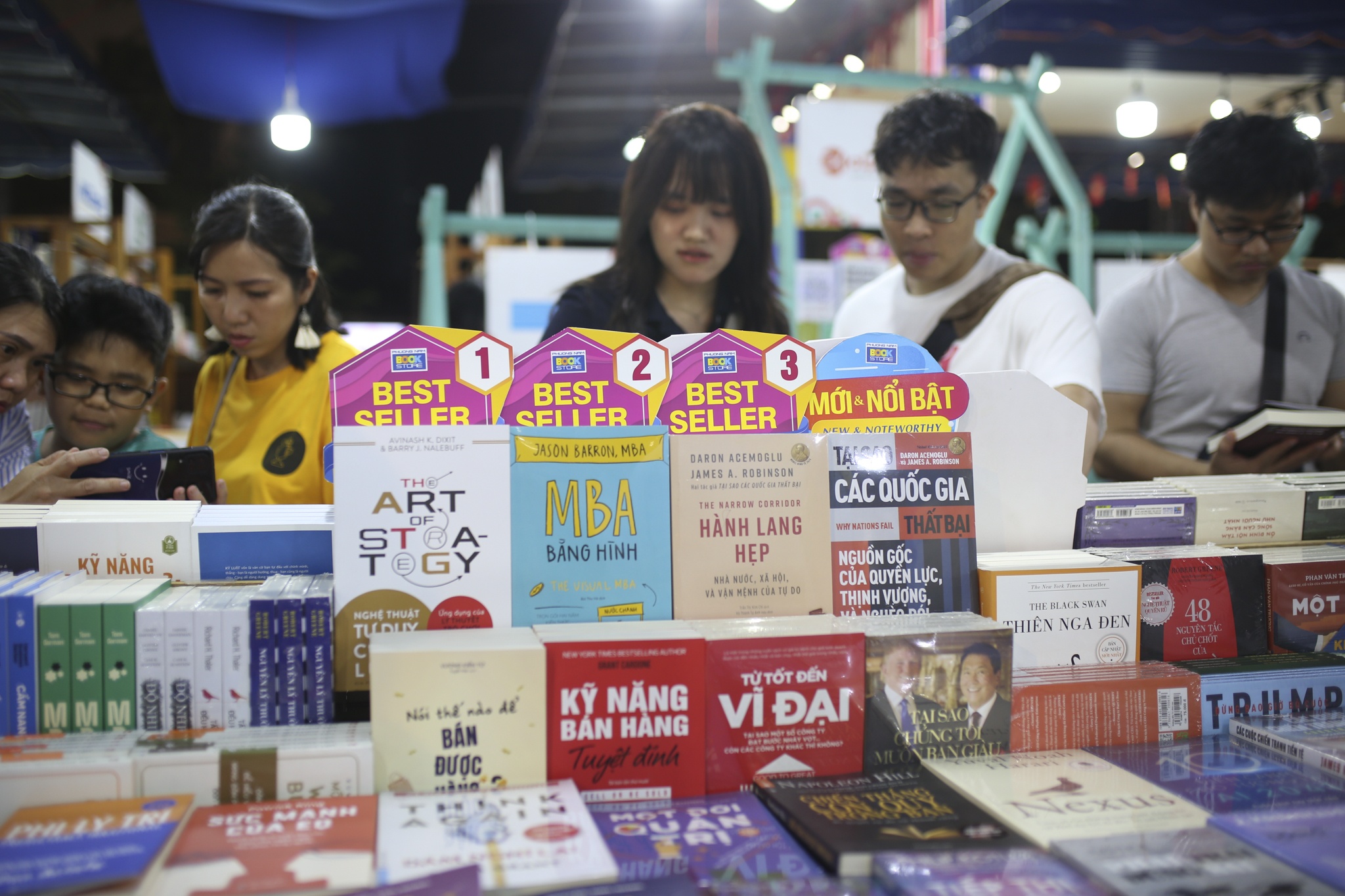 Le hoi Duong sach Tet At Ty dat doanh thu hon 10 ty dong hinh anh