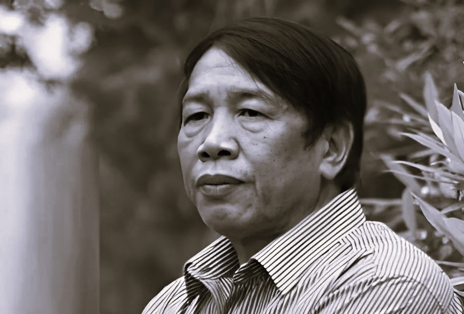 Nha van Khuat Quang Thuy qua doi hinh anh