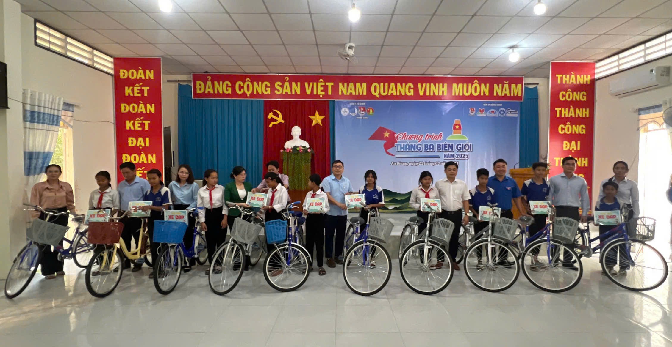 Thang Ba bien gioi anh 2