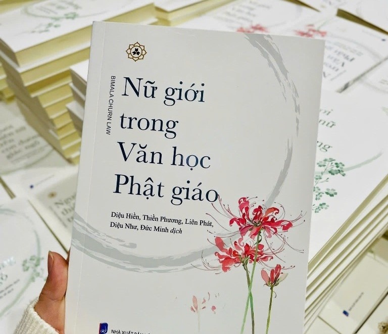 Ra mat 2 an pham ve nu gioi Phat giao hinh anh