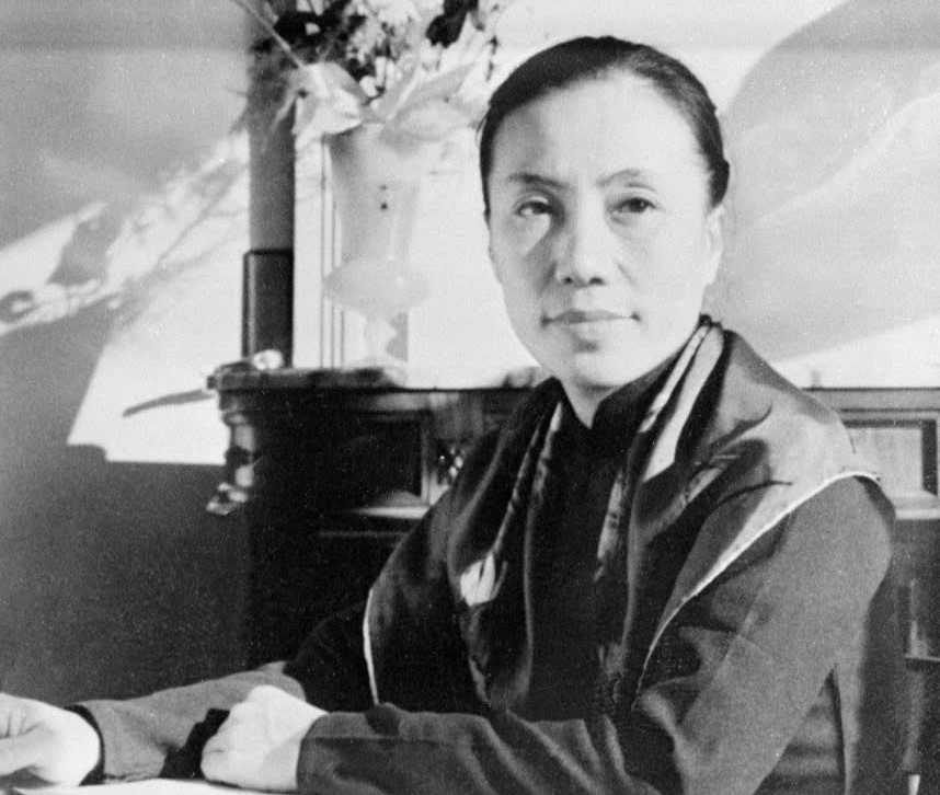 'Gia dinh, ban be va dat nuoc' cua ba Nguyen Thi Binh hinh anh