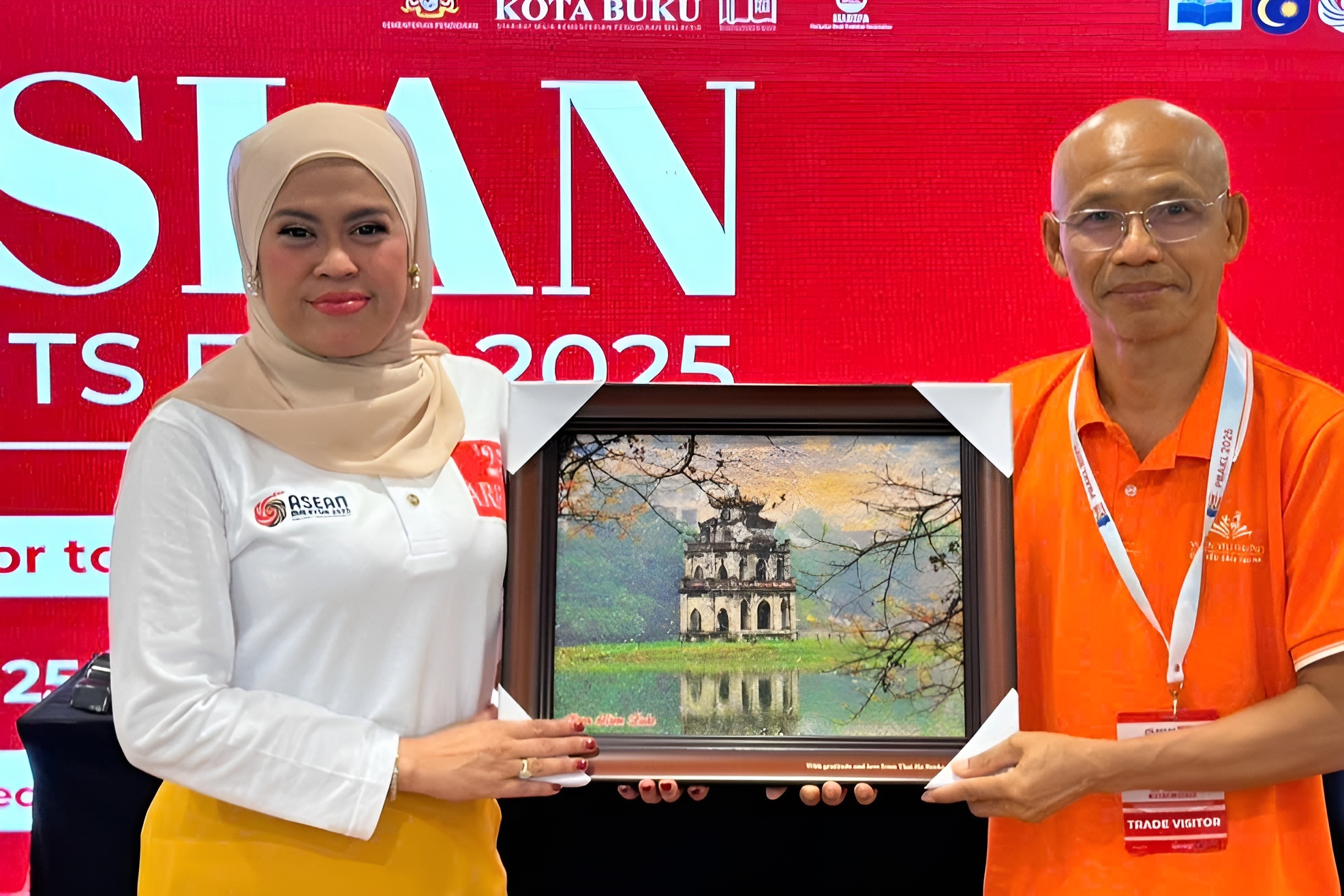 Hoi sach Malaysia 2025 anh 1