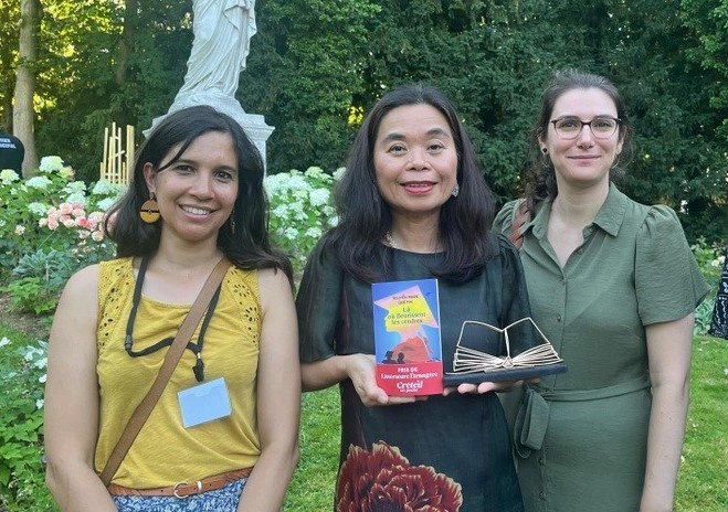 Nguyen Phan Que Mai gianh hai giai thuong van hoc tai Phap hinh anh