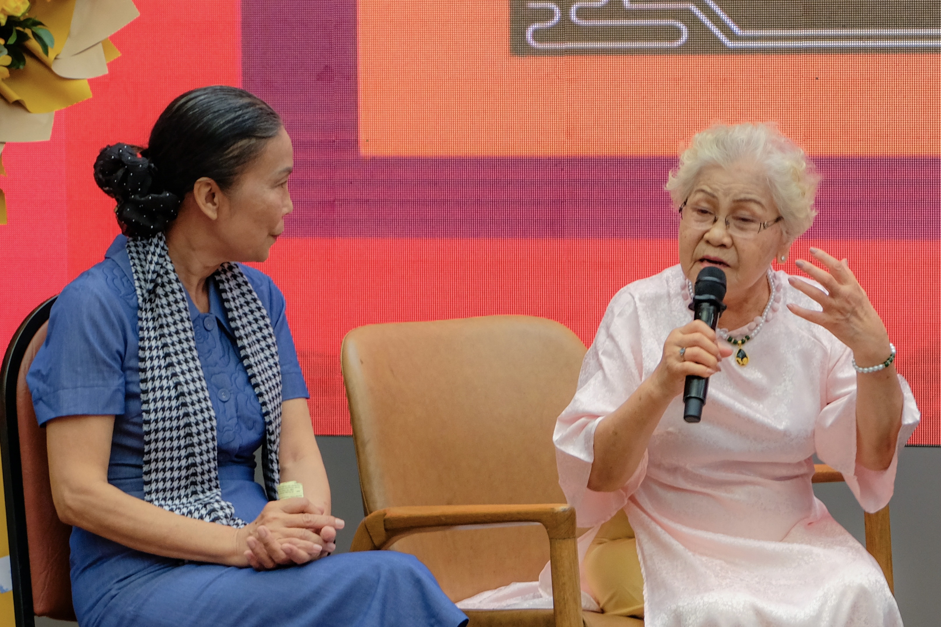 San khau cai luong anh 4