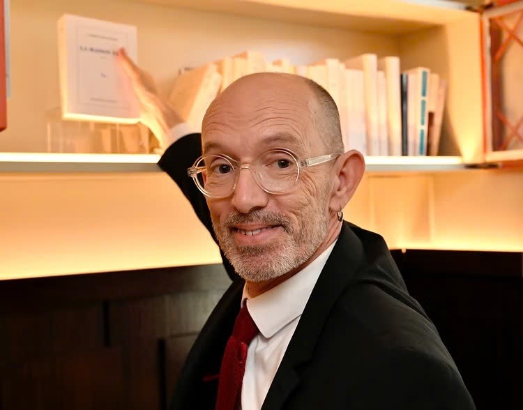 Giai Goncourt 2025 goi ten Laurent Mauvignier hinh anh