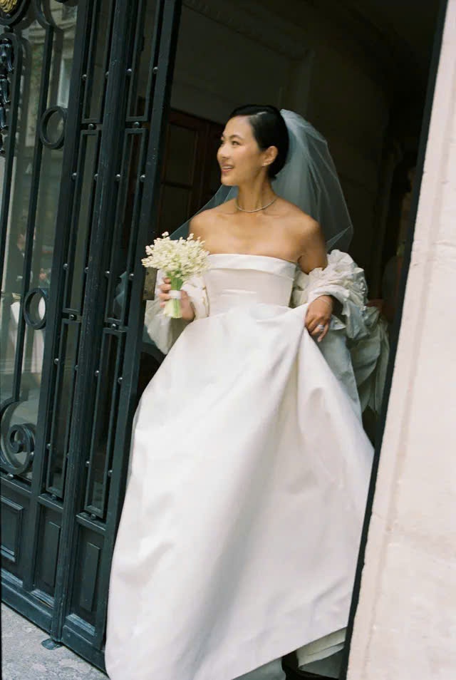 Đám cưới Givenchy,  Sean Jung Da-hye,  lễ cưới xa hoa,  người thừa kế Givenchy,  tiệc cưới thượng lưu,  Givenchy Paris ảnh 11 Dam cuoi Givenchy,  Sean Jung Da-hye,  le cuoi xa hoa,  nguoi thua ke Givenchy,  tiec cuoi thuong luu,  Givenchy Paris anh 11