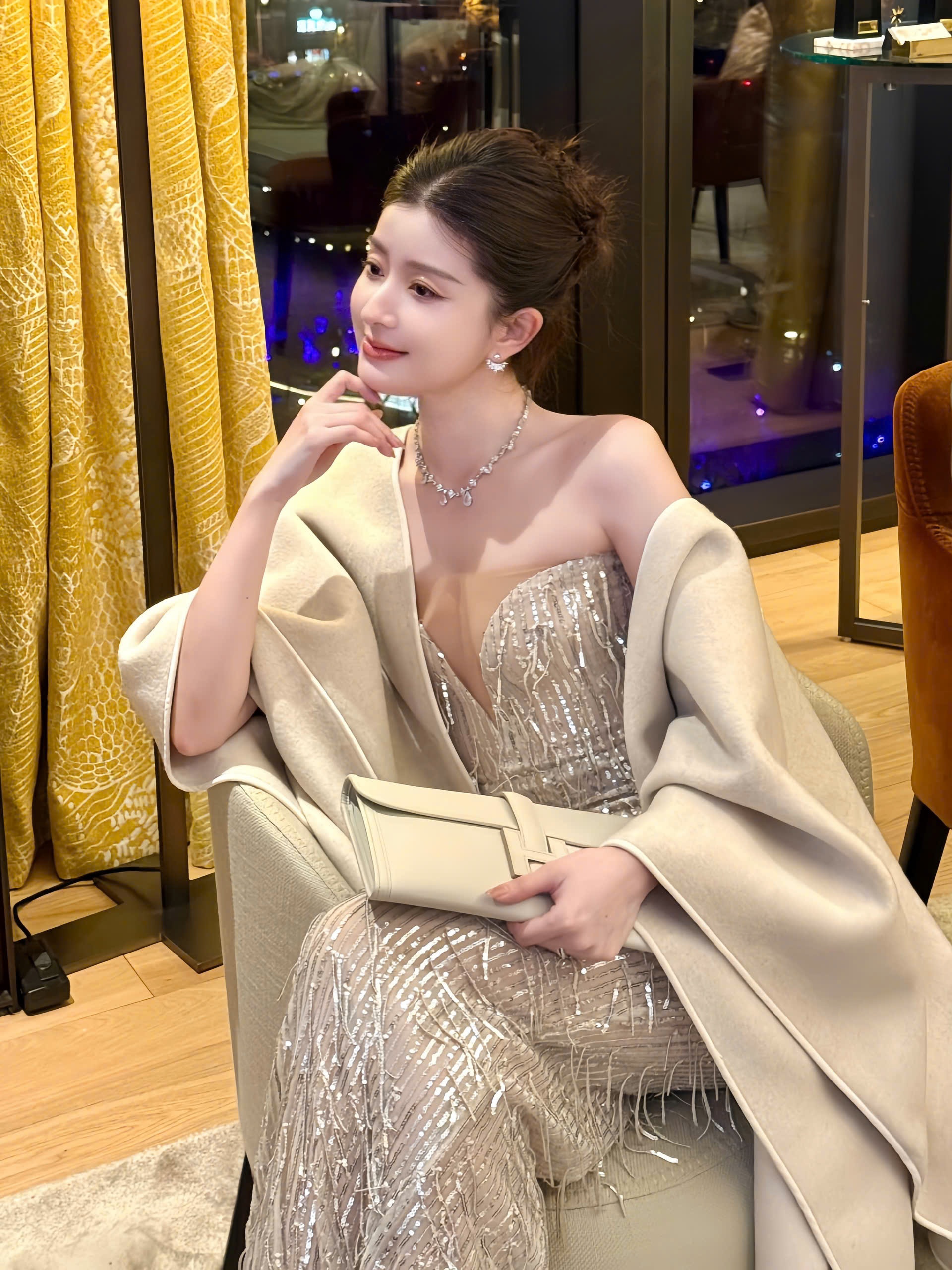 thue,  thue do,  gen Z,  gioi tre,  cuoi anh 1