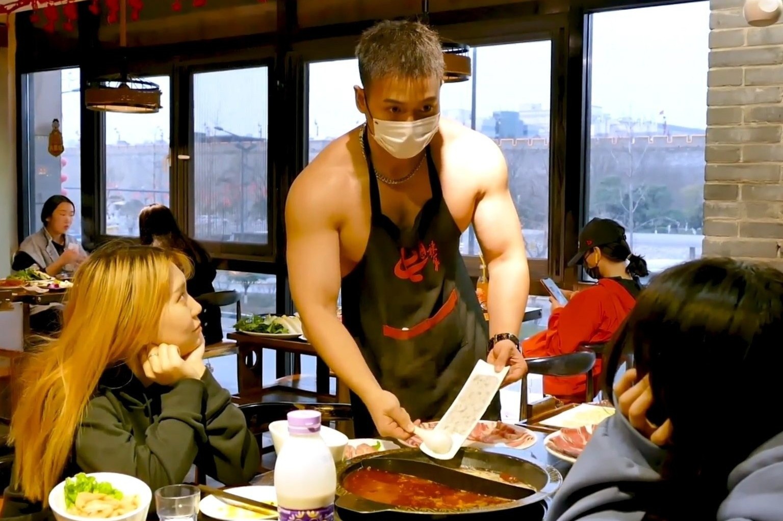 Nen kinh te 'trai dep' ban sac kiem tien o Trung Quoc hinh anh