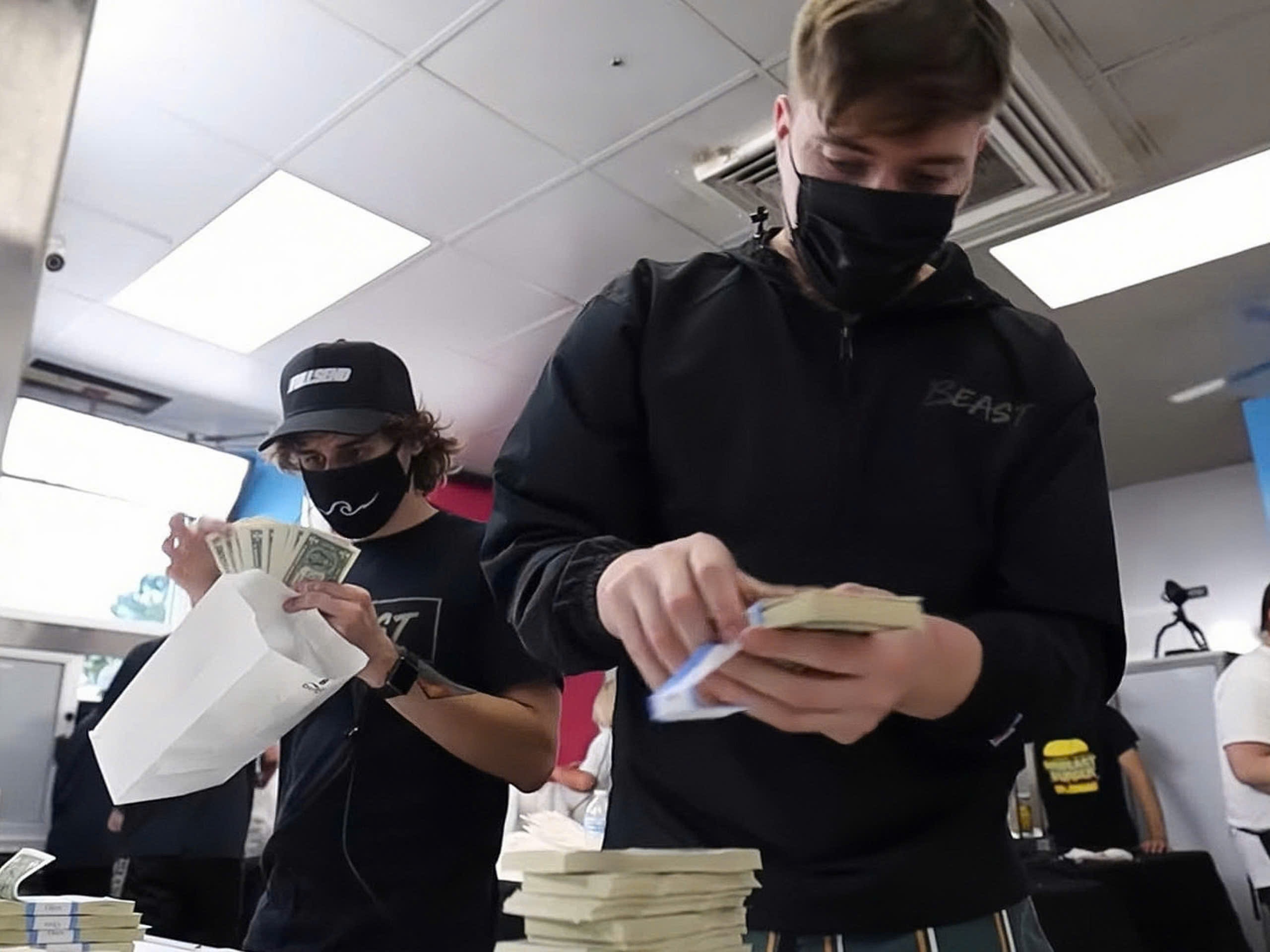 MrBeast,  burger,  kinh doanh anh 2