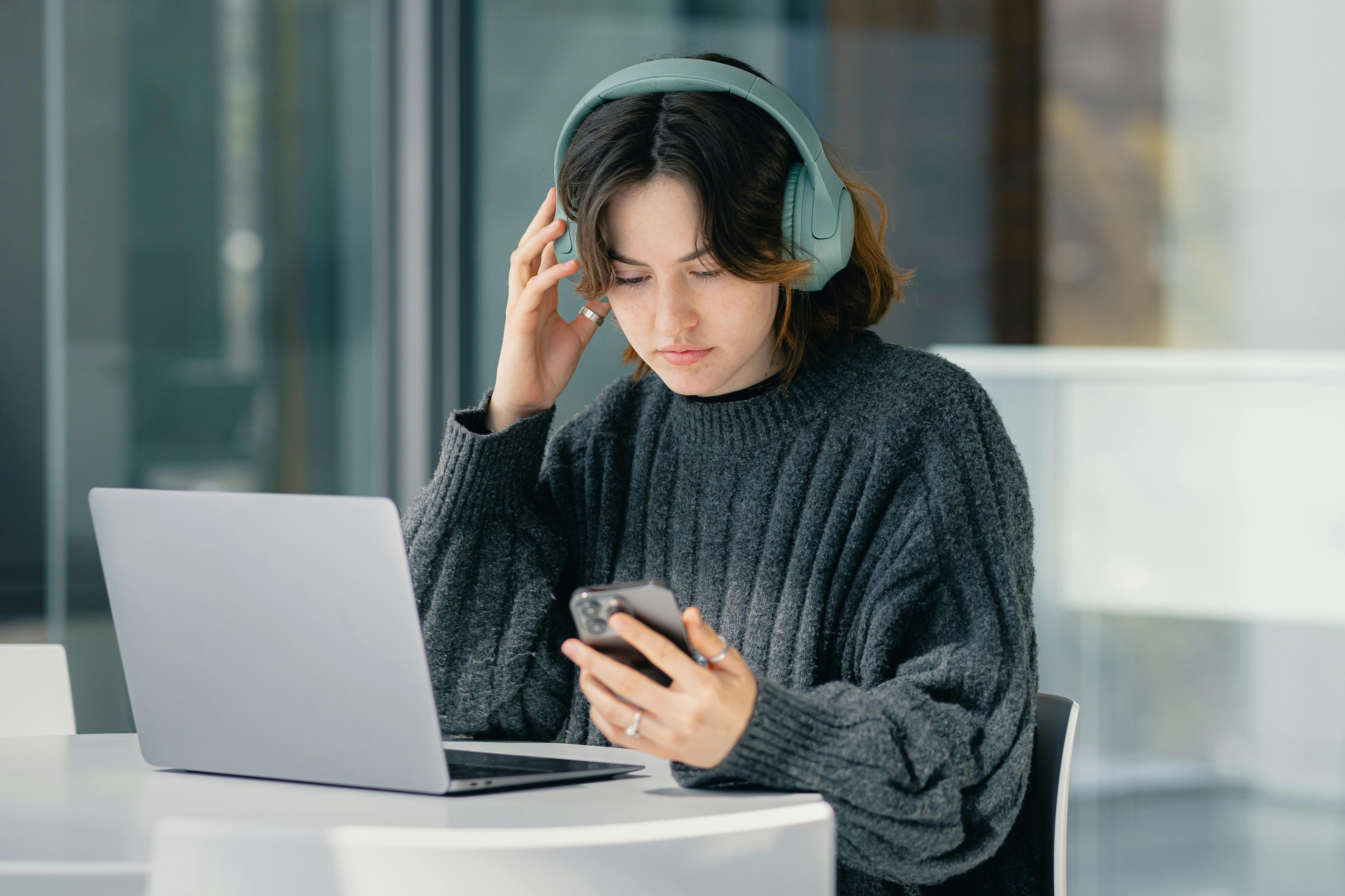 Nganh cong nghe 'khat' nguoi viet lach, sang tao noi dung hinh anh