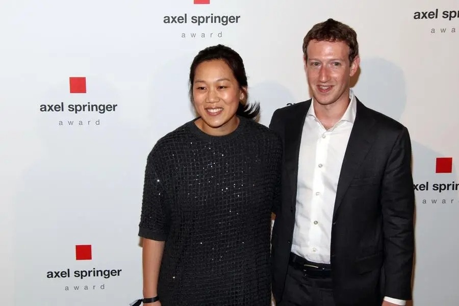 Zuckerberg,  Chan anh 6