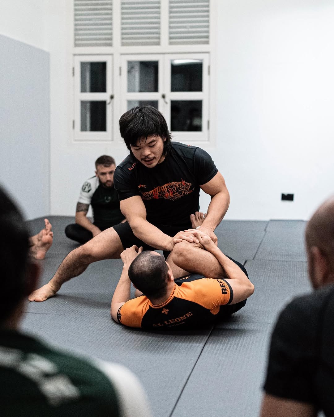 UOB,  con trai,  CLB,  Trapeze Rec anh 1