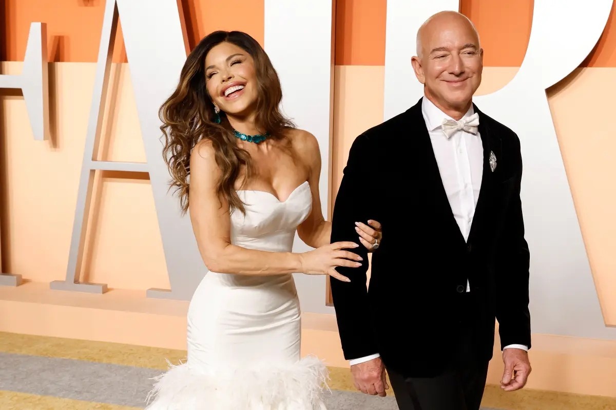 Jeff Bezos,  vo Jeff Bezos anh 6