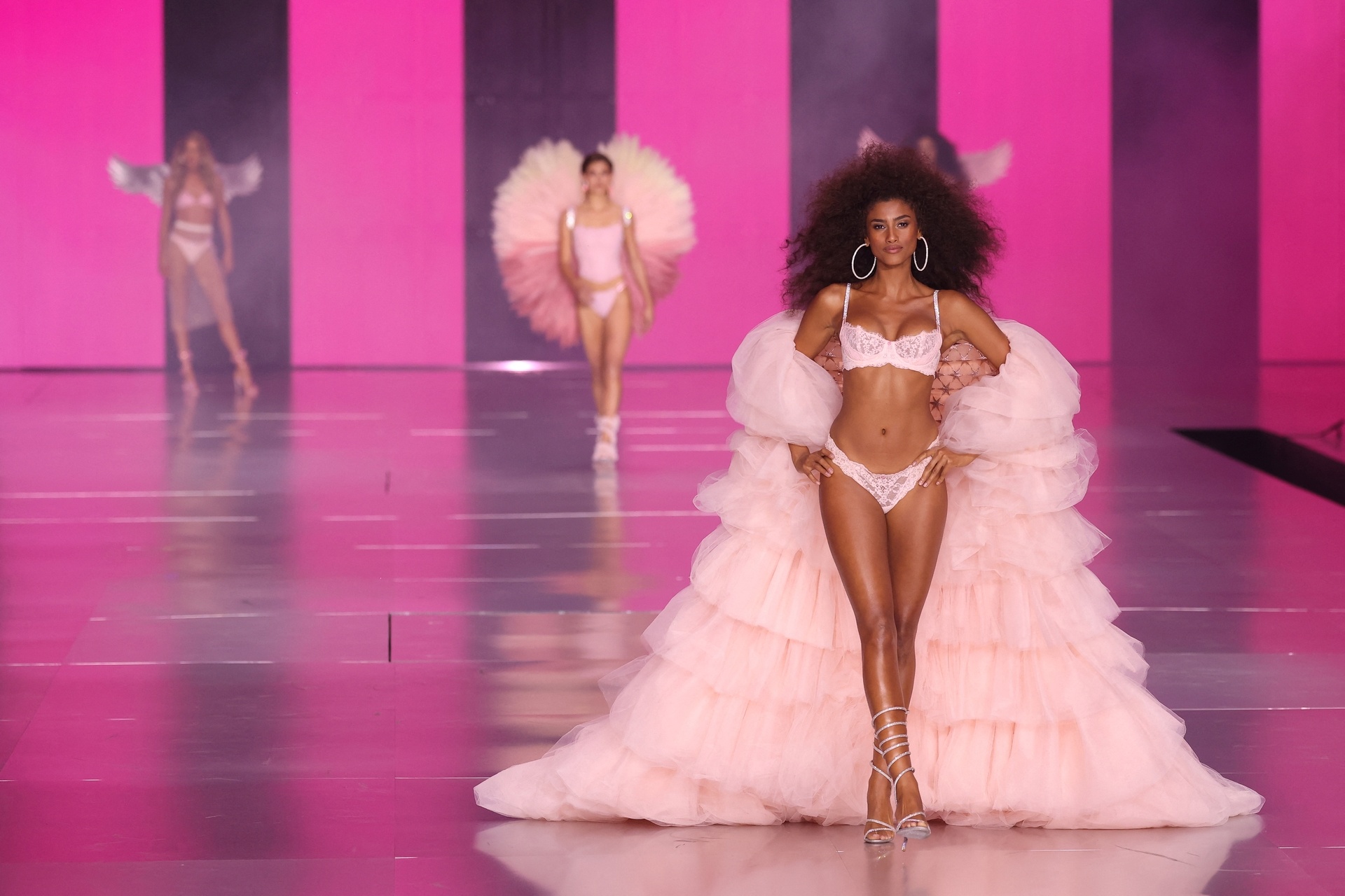 Victoria's Secret,  Tu Ny, anh 2