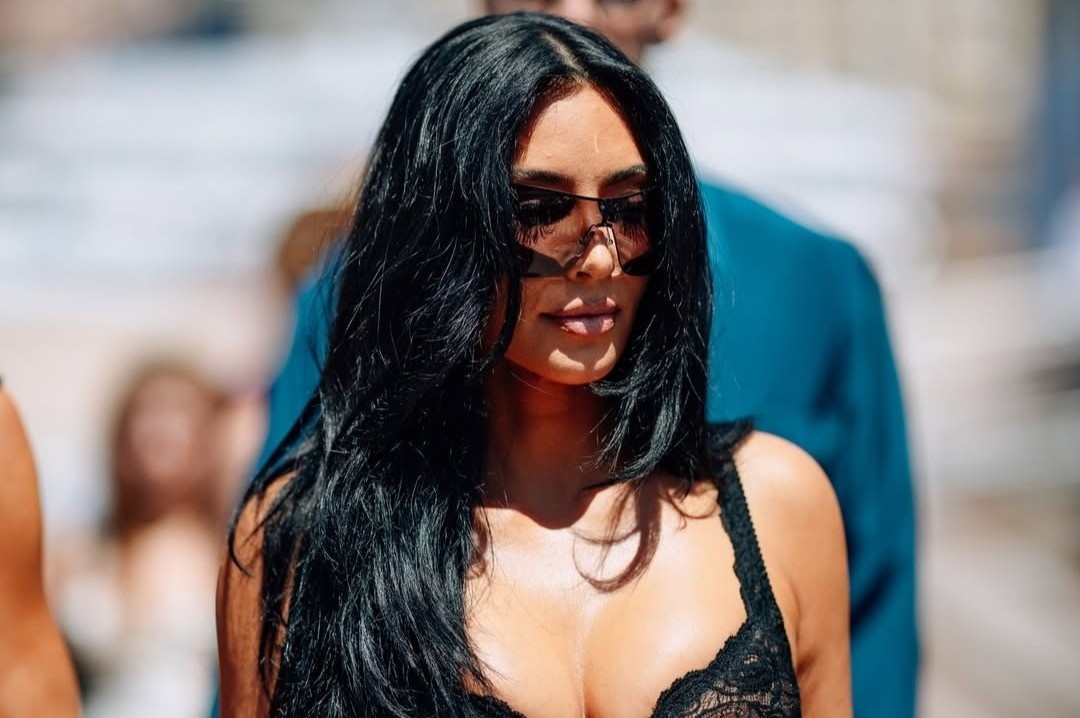 Kim Kardashian va dan WAG F1 lam nong duong dua Monaco hinh anh