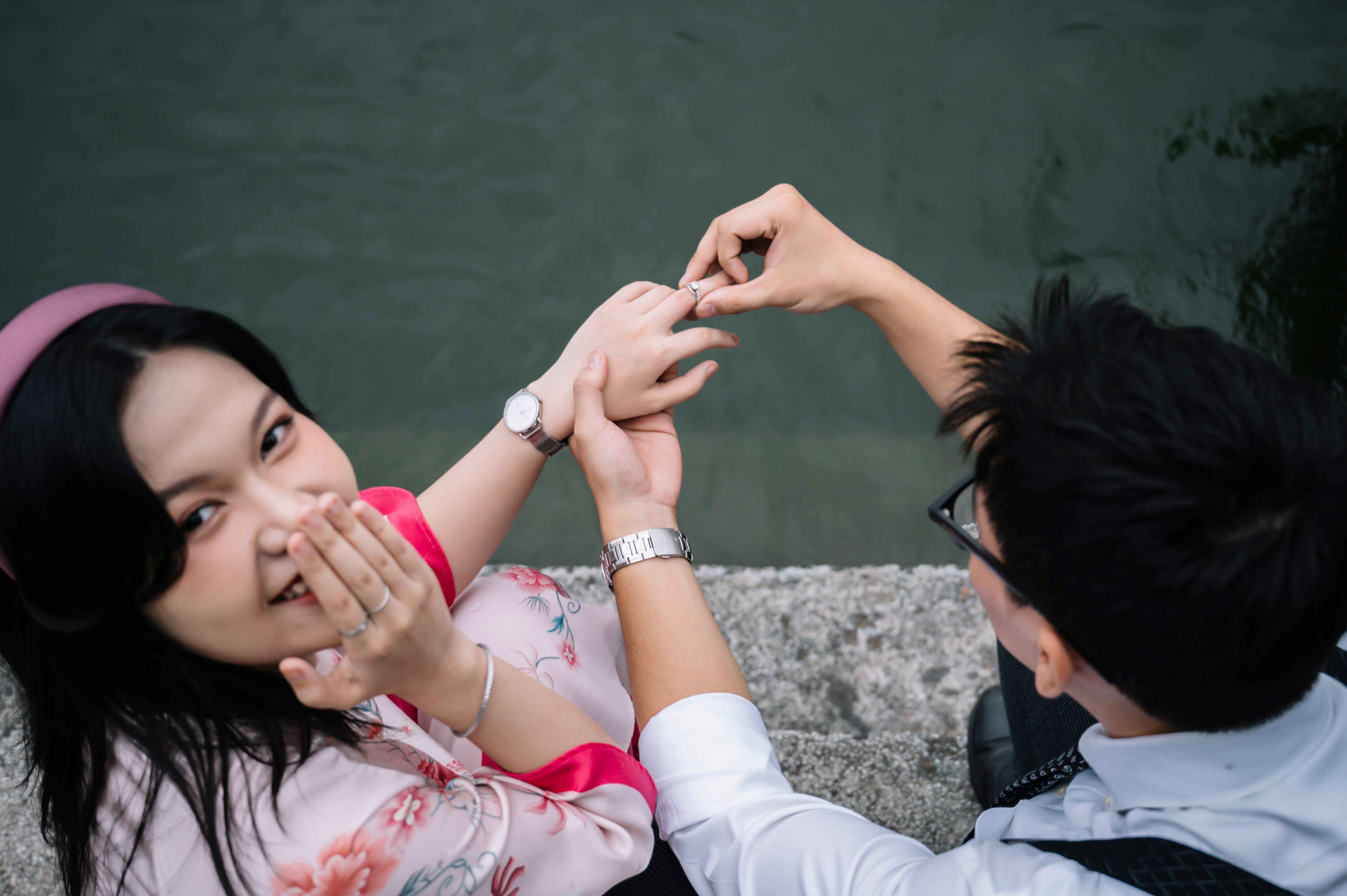 Nhan cuoi '2 trong 1' len ngoi thoi bien dong gia vang hinh anh
