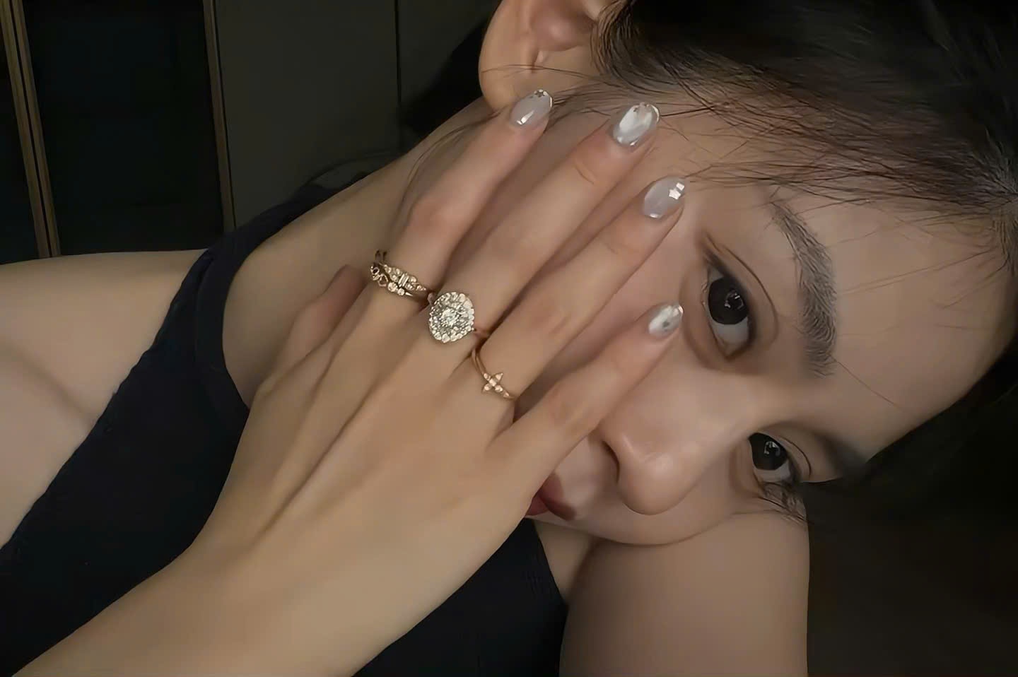 Cach chon nhan cuoi cho nguoi co lan da nhay cam hinh anh