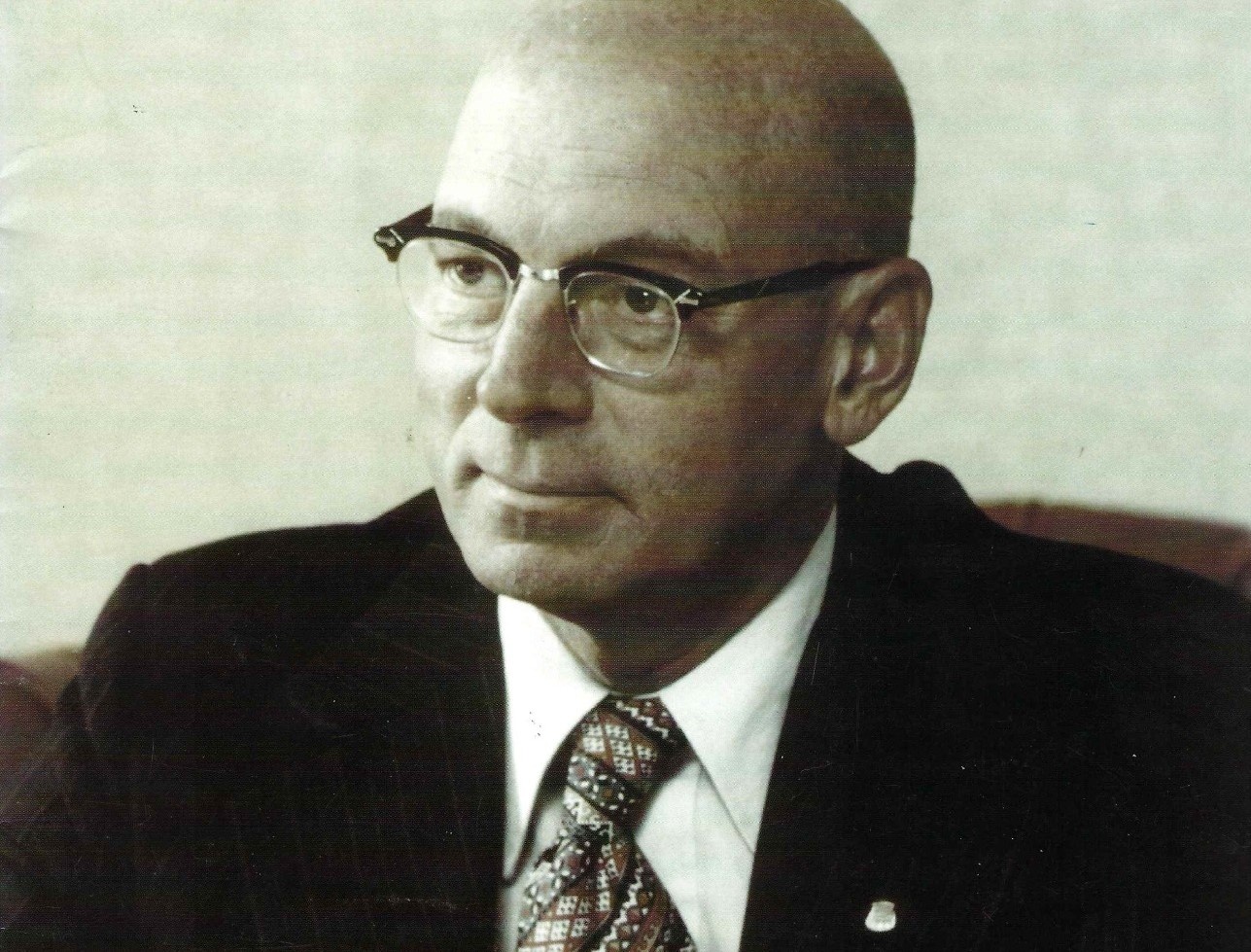 Vi doanh nhan nuoi chi khi 'nghien ngau' sach ve cac nha tai phiet hinh anh