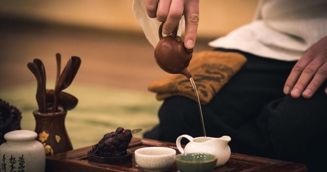 Ban tra cua ba toi hinh anh