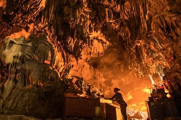 Nhung ang tho noi tieng ve chua Huong hinh anh