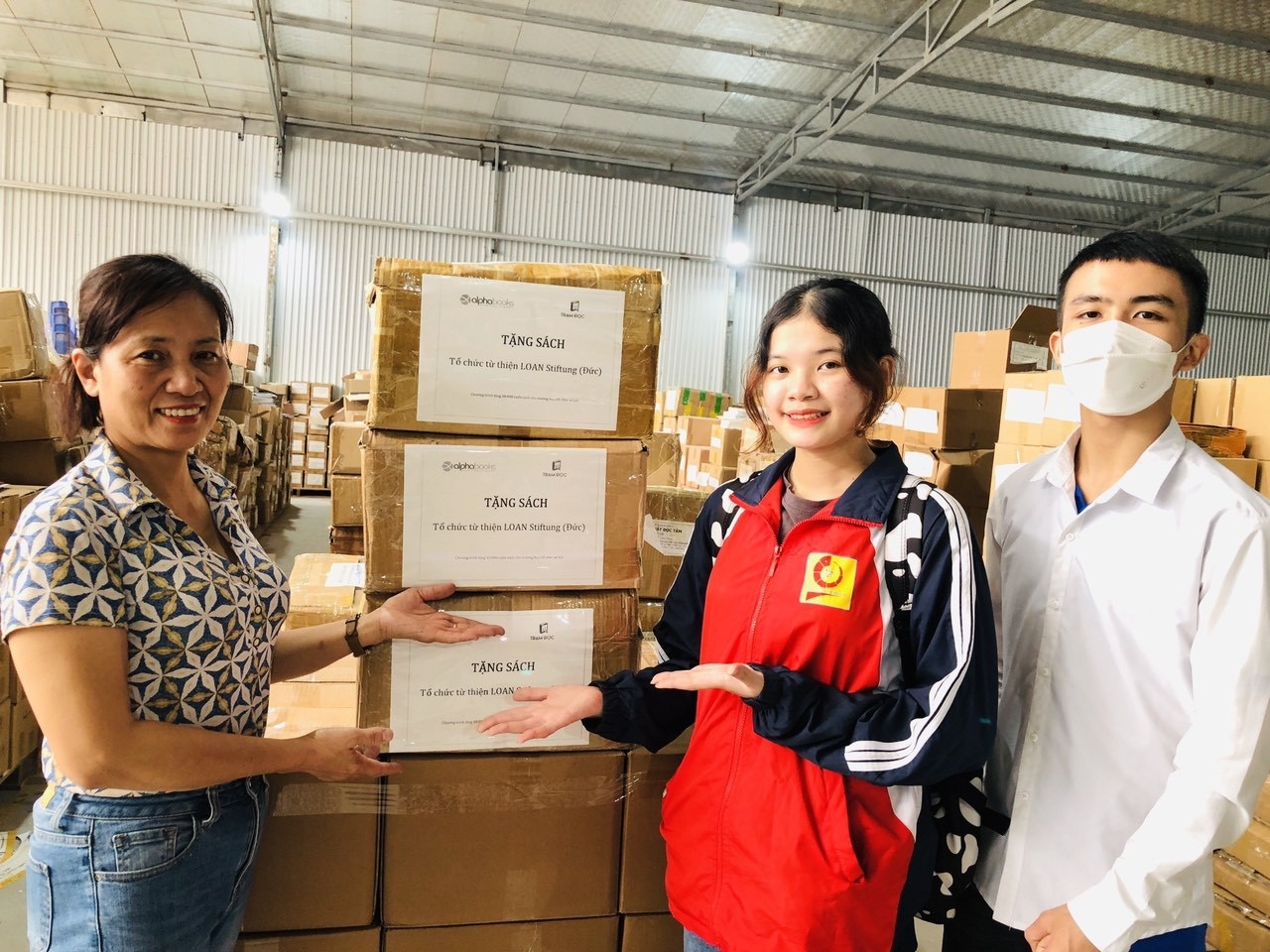 Khi tang sach tro thanh nghia cu dep hinh anh