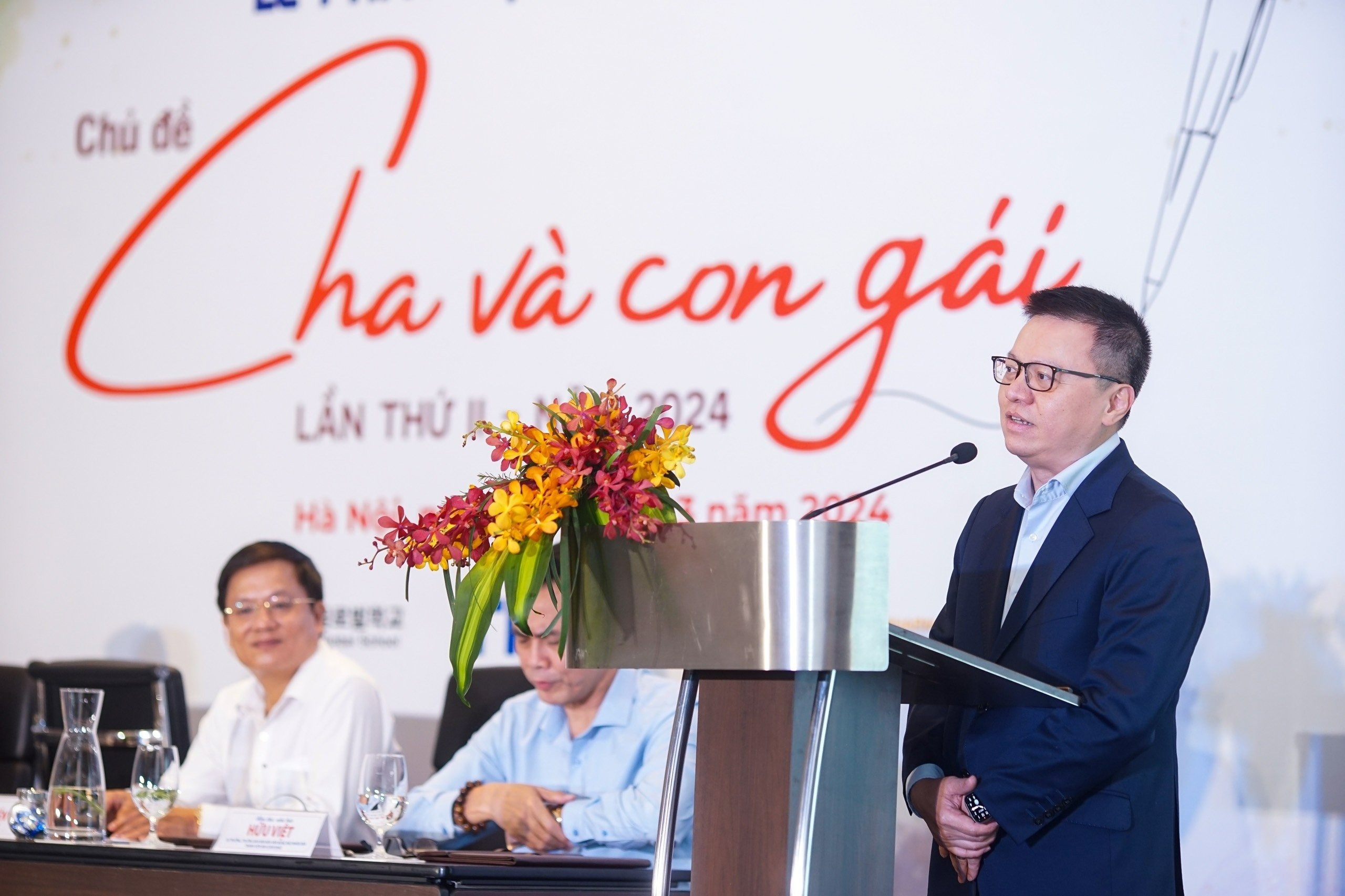 Cuoc thi viet 'Cha va con gai': Tao niem tin trong cuoc song hinh anh