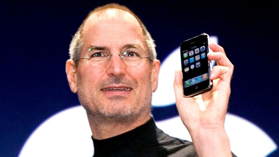 Ky thuat ma Steve Jobs su dung trong ngay ra mat iPhone hinh anh