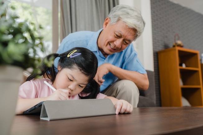 Hieu the nao cho dung thanh ngu 'di hoi gia, ve nha hoi tre'? hinh anh