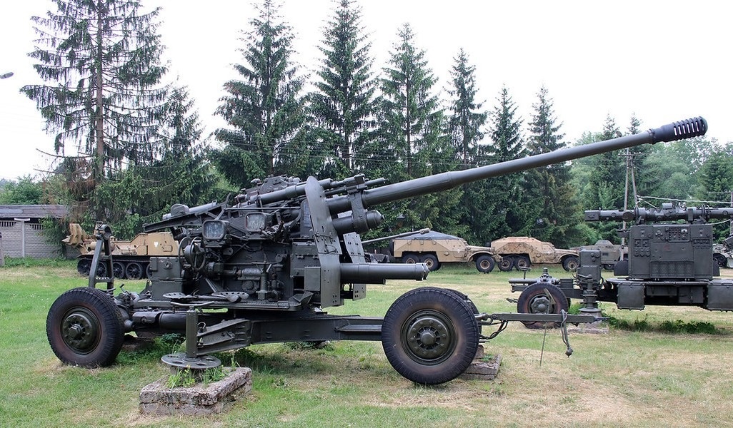 Khau phao 100 ly 'doc than' giua rung Truong Son hinh anh