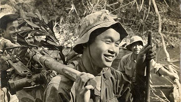 Nhung dem khong ngu cua chien si phao cao xa o rung Truong Son hinh anh