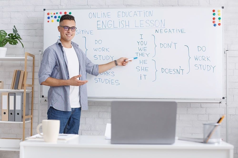 Ky uc tuoi tho giup chang trai tim cach day tieng Anh sang tao hinh anh