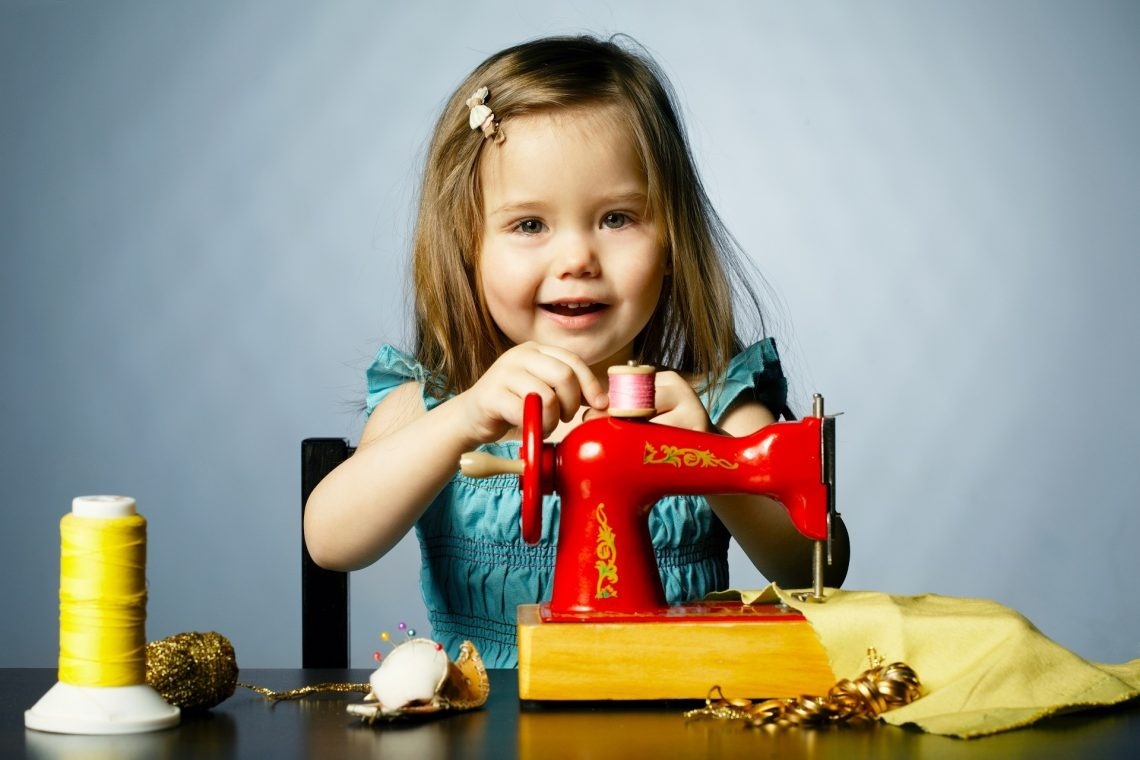 Vi sao tre nho nen hoc may va? hinh anh