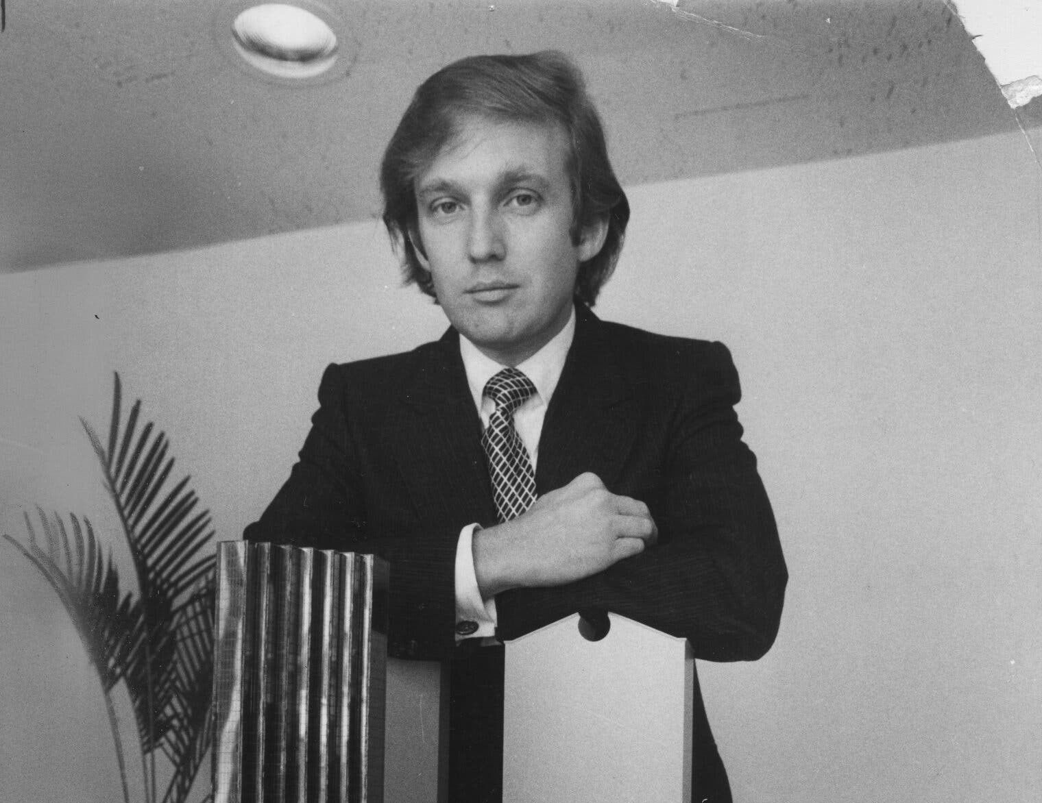 29 tuoi, Donald Trumpm tham vong hoi sinh mot dai lo hinh anh