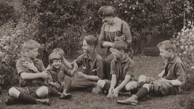 Tuoi tho lang bat cung gia dinh cua nguoi giau nhat the gioi the ky 20 hinh anh