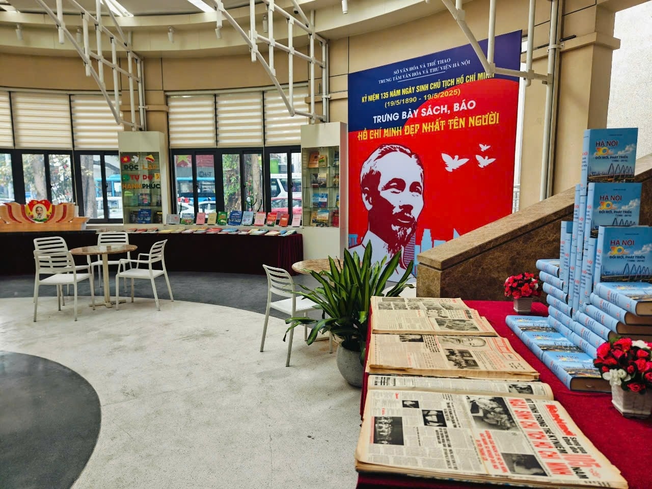 Ho Chi Minh anh 1