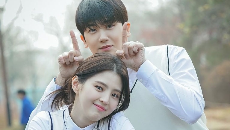 Vi sao nguoi tre de bi roi vao moi quan he map mo? hinh anh