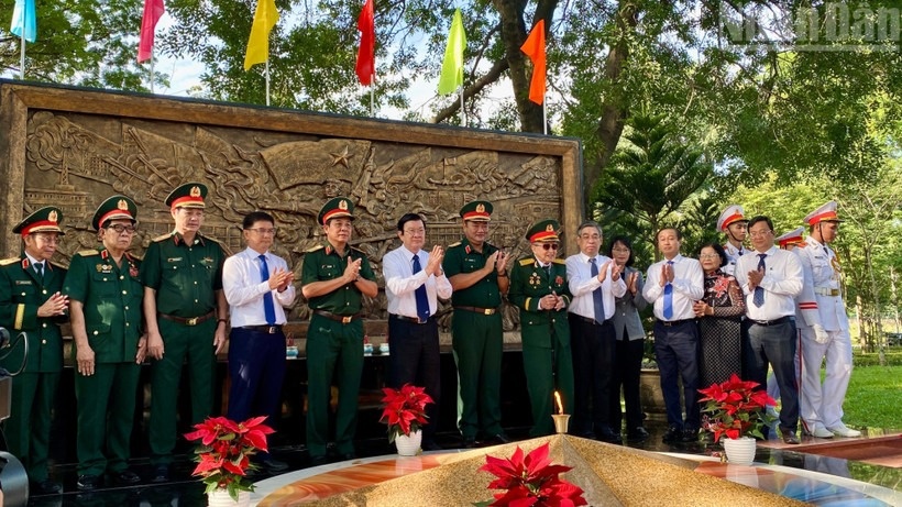 Khanh thanh Bia tuong niem can bo, chien si Biet dong Sai Gon-Gia Dinh hinh anh