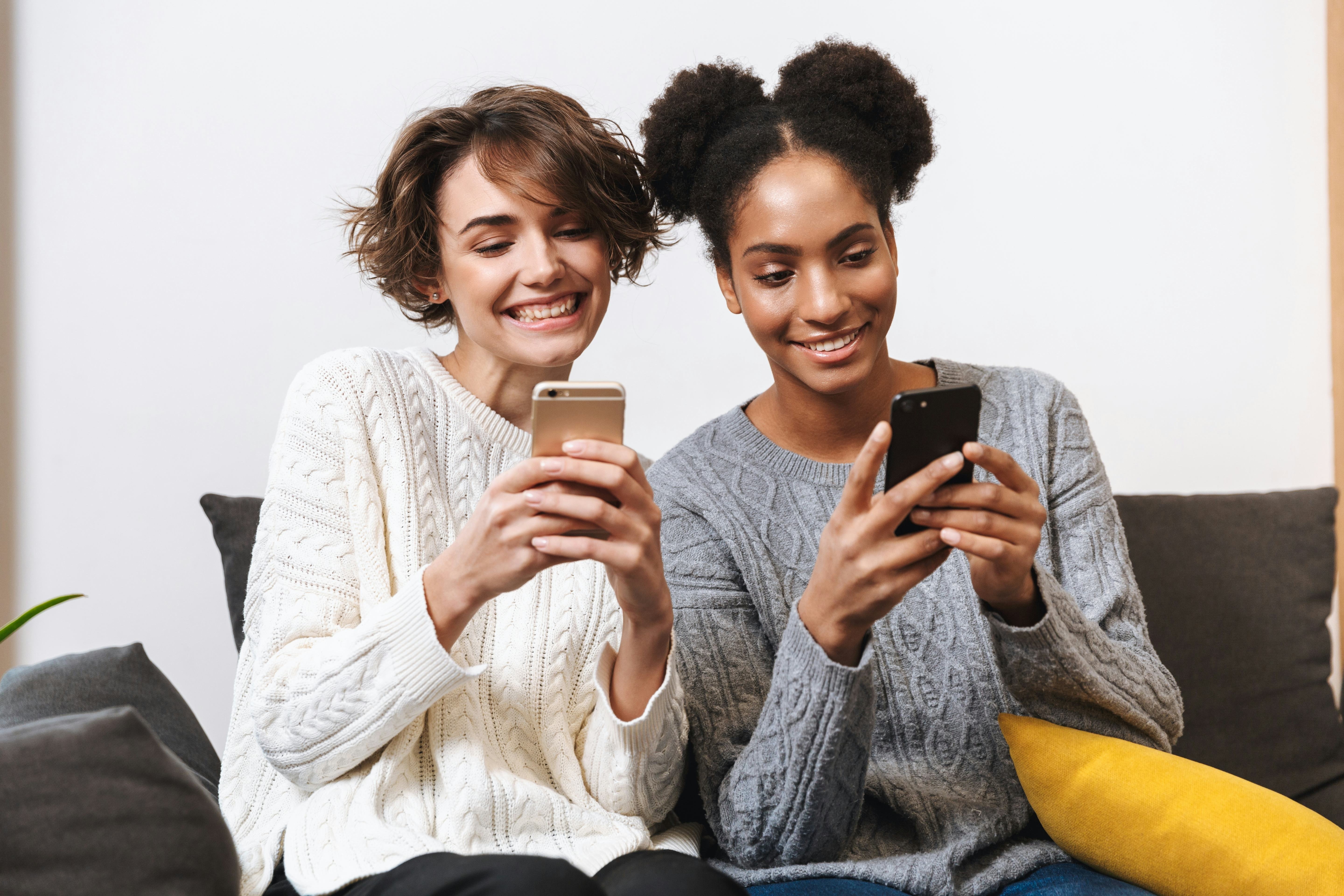 Vi sao phai nu thich nhan tin? hinh anh