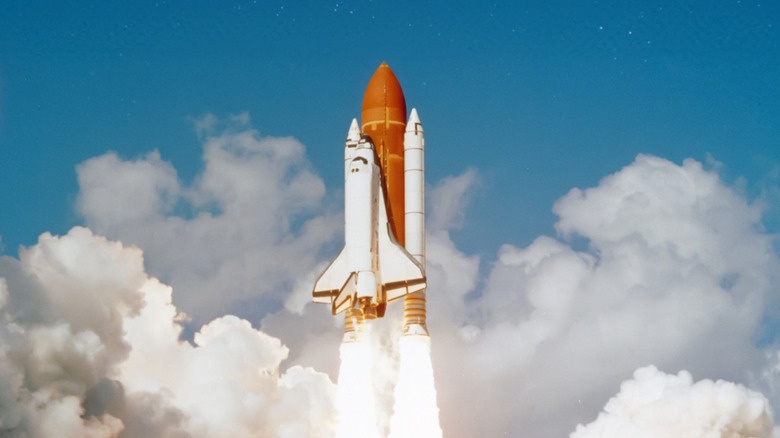 Loai nguoi duoc gi khi bay vao khong gian? hinh anh