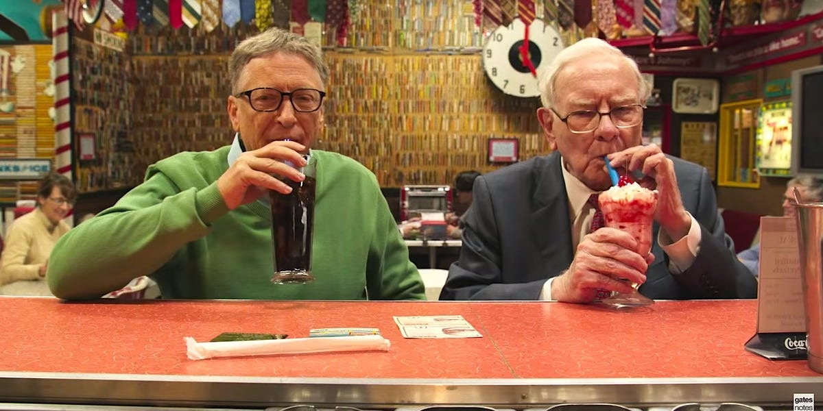 Sở thích mua hàng giảm giá của Warren Buffett và Bill Gates